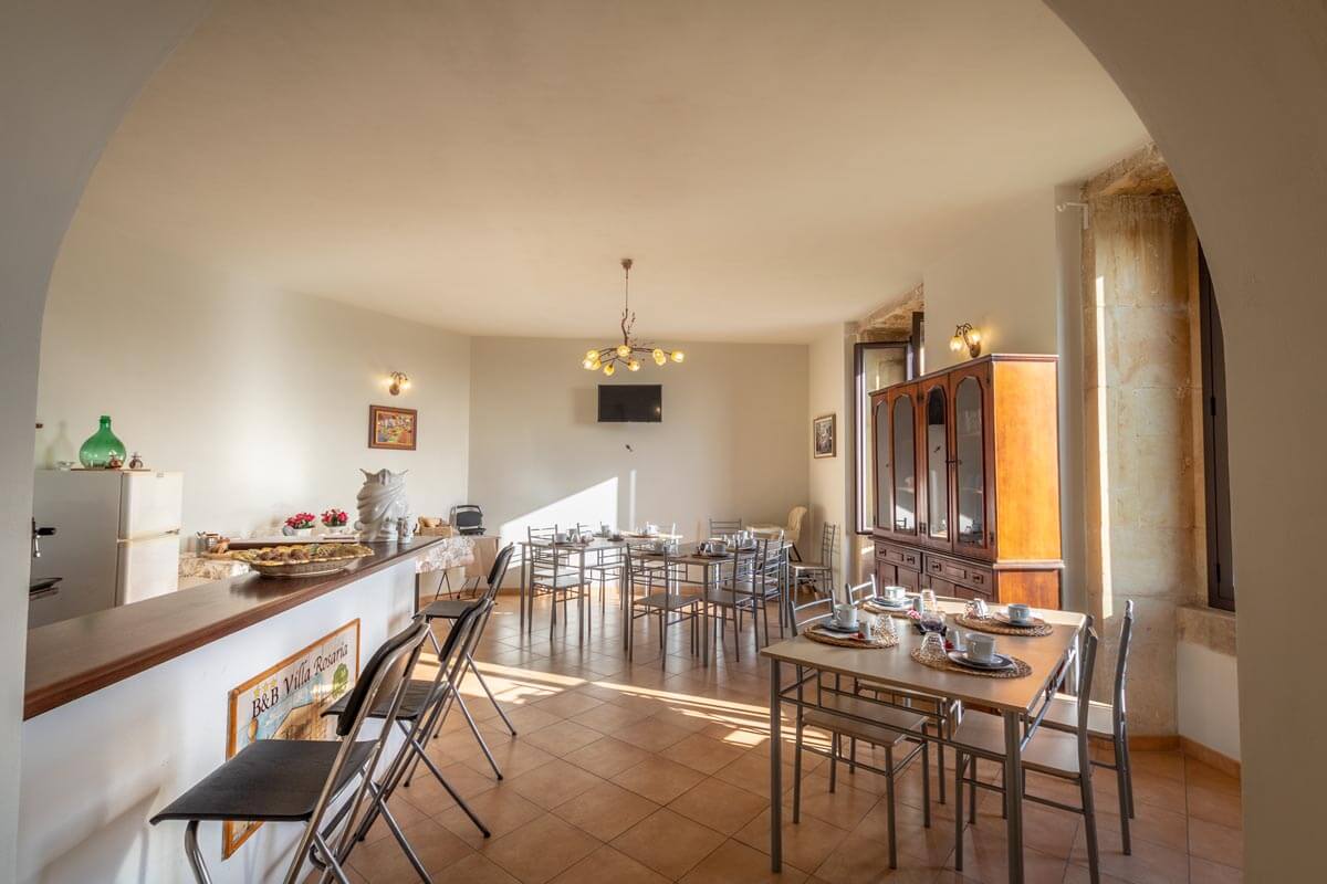 sala-colazione-bb-villa-rosaria-noto-2