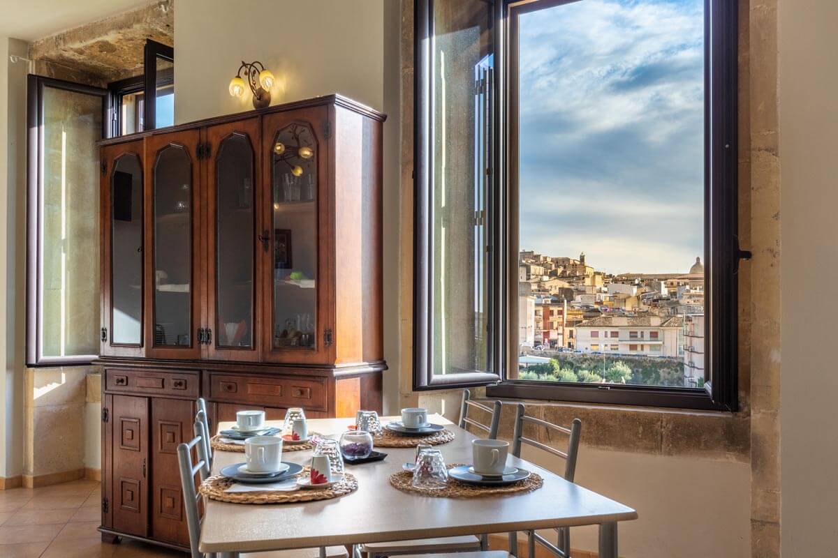 sala-colazione-bb-villa-rosaria-noto-8